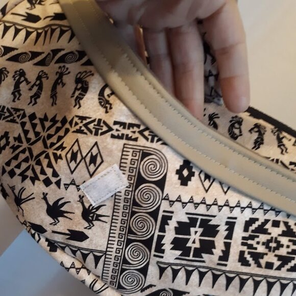 New Southwestern ethnic print Kokopelli Purse Tan Black Vinyl trim shoulder bag - Picture 3 of 9
